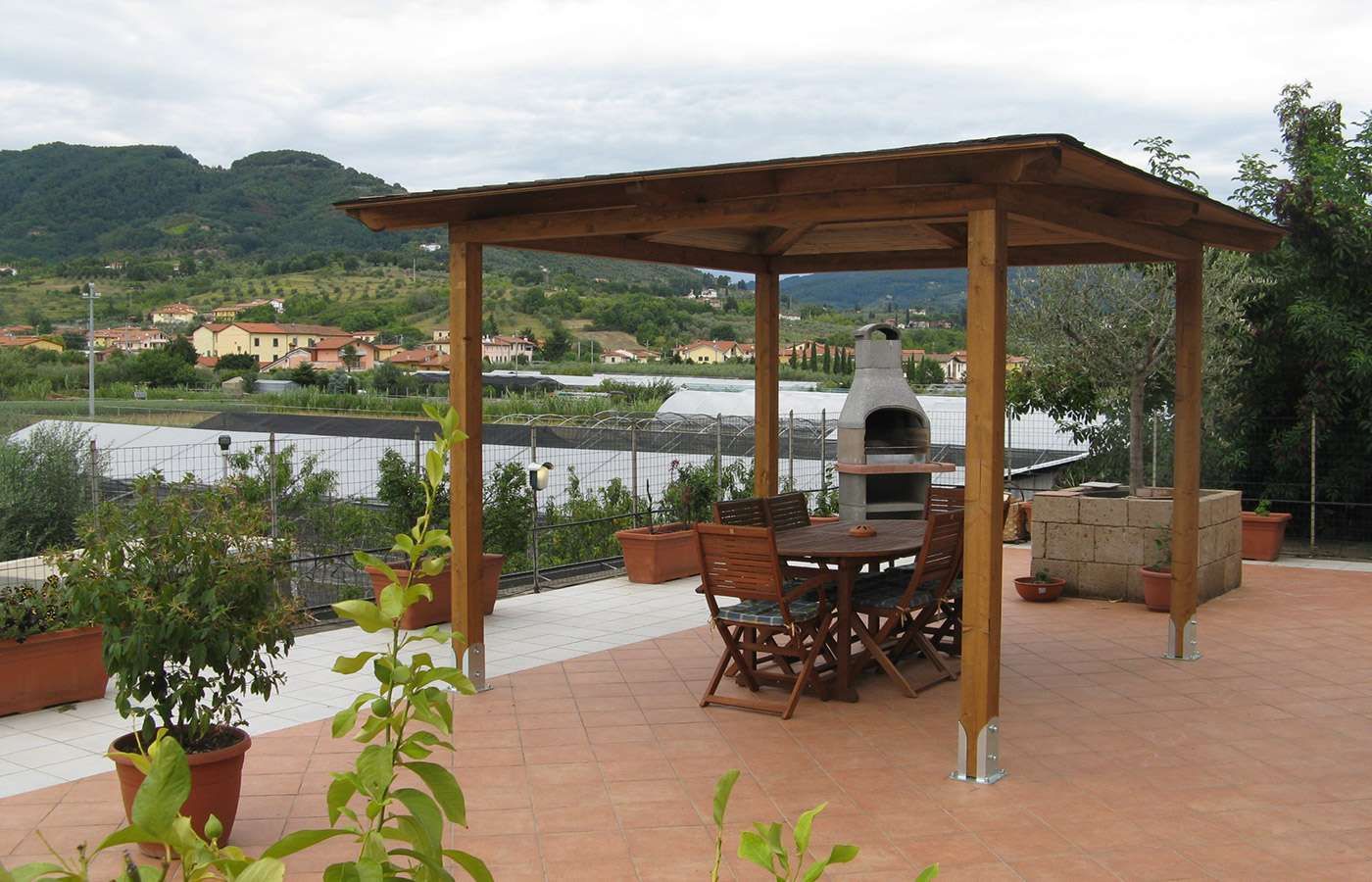 gazebo fatto di legno b303344e