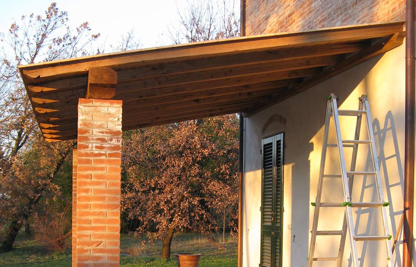 tettoia fatta in legno c545230c